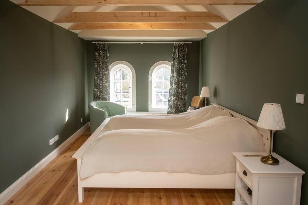 A Refuge Built For A King Apartment Halbe Exterior foto