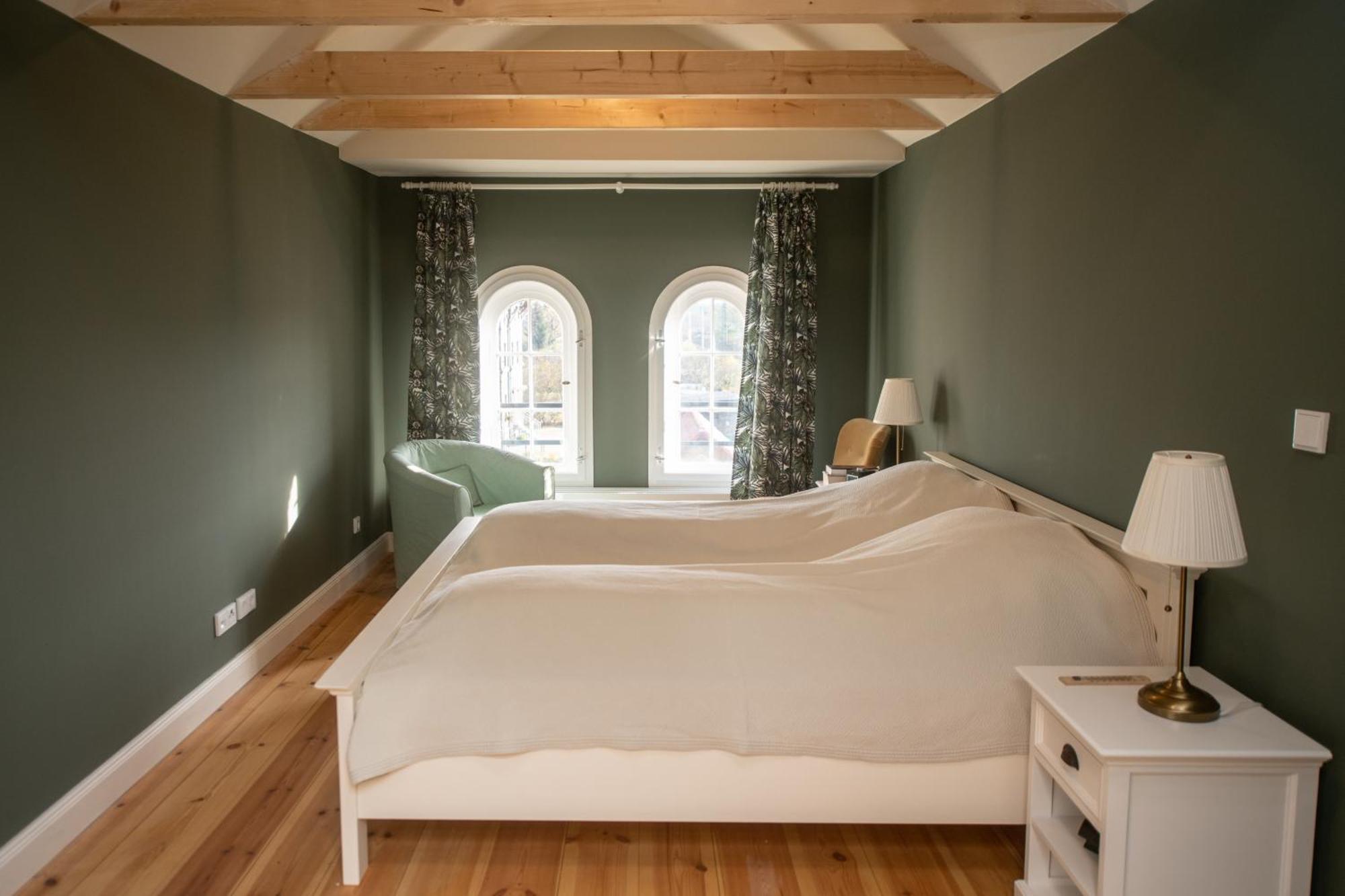 A Refuge Built For A King Apartment Halbe Exterior foto